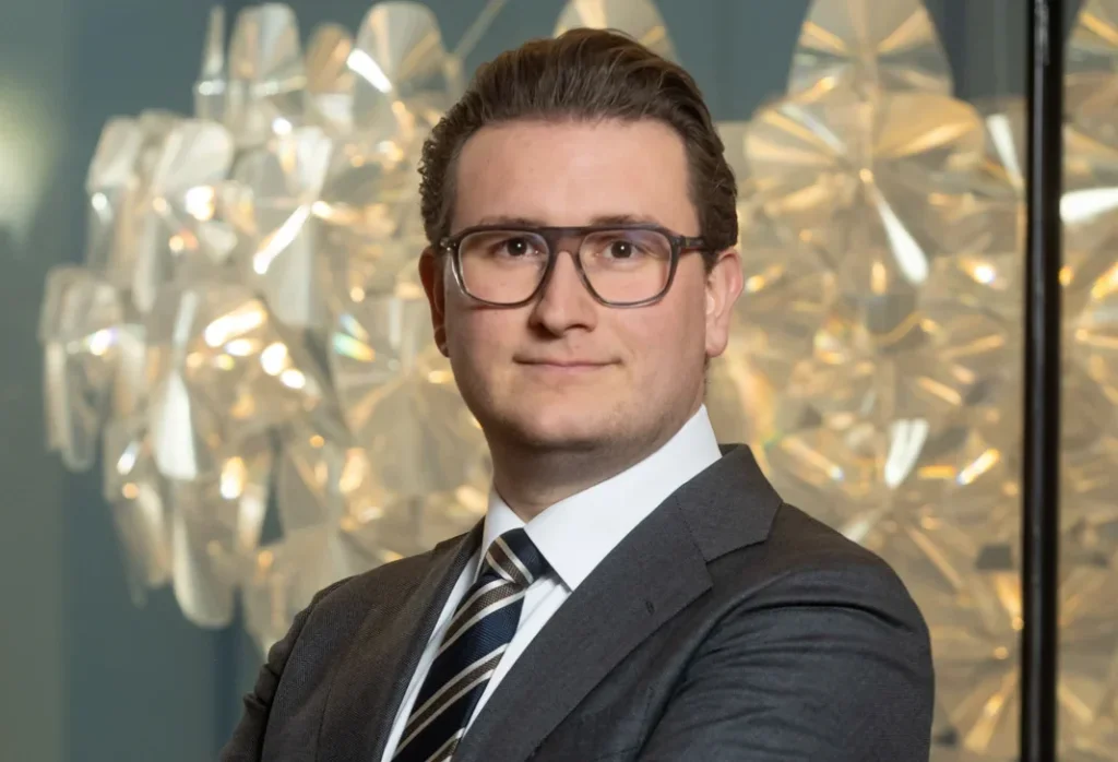Glenn Smet
Associate, Jones Day.